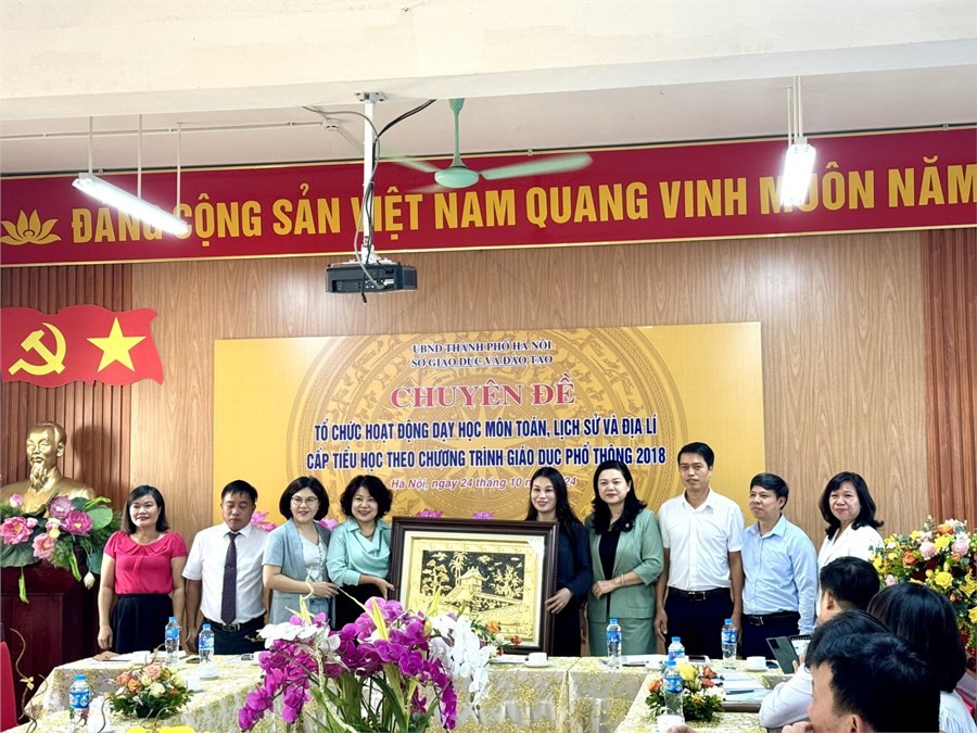 https://8486384683.vws.vegacdn.vn/UploadImages/news/2024/hanoi/truyenthong/2024_10/25/z596497681471846a9fcf8343d0939c197659bd17ac0f4_25102024104.jpg?w=900