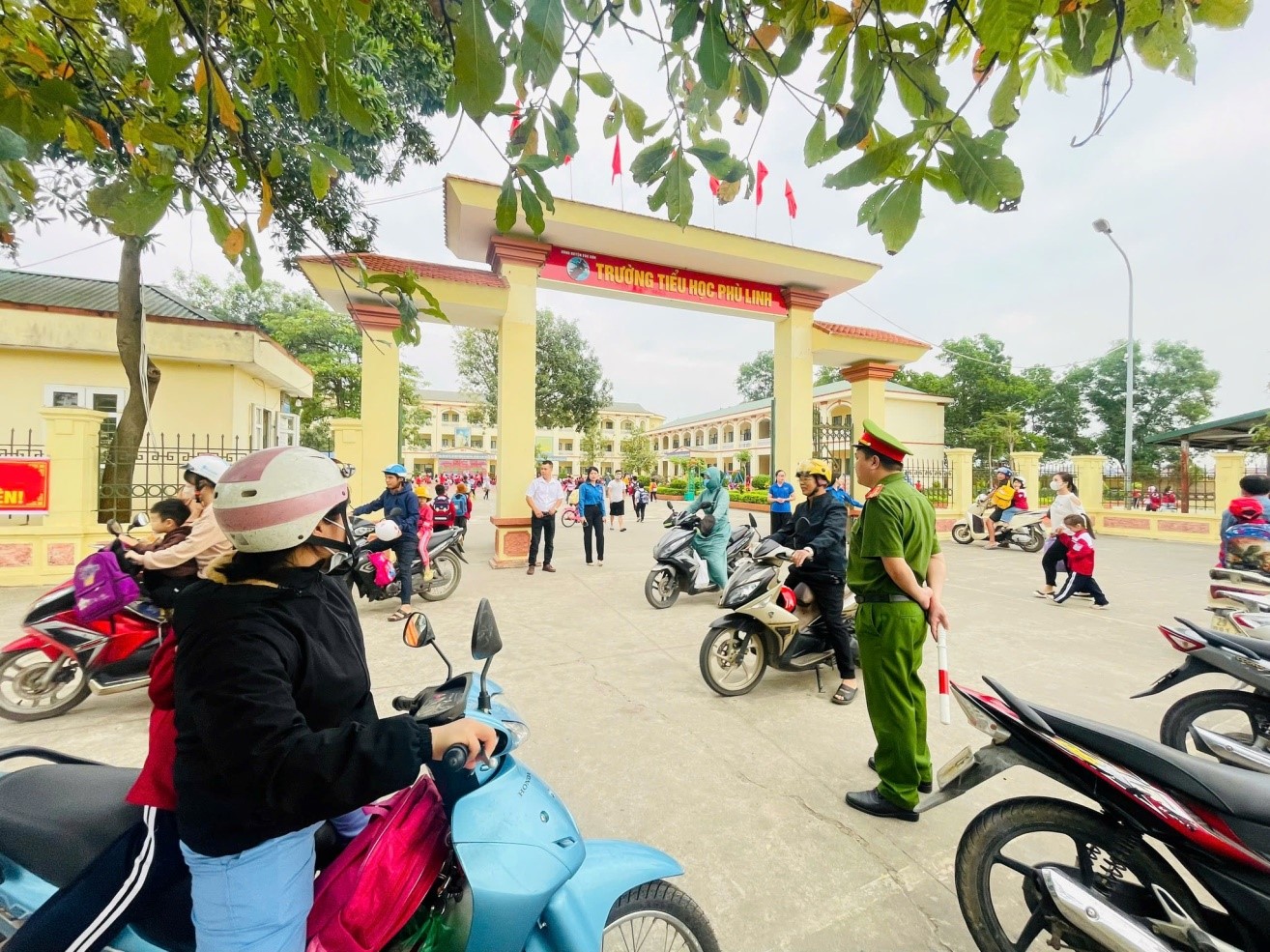 https://sotaydangvien.hanoi.dcs.vn/TaiLieu/LichCongTac/2024-11/465811492_557733610219048_1842652950178683772_n_1e2e9057-1c8b-4d2d-bcbc-95a30e8f49af.jpg